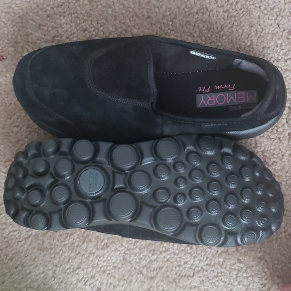 Beautiful, like new, Skechers black suede memory foam shoes - Picture 4 of 6
